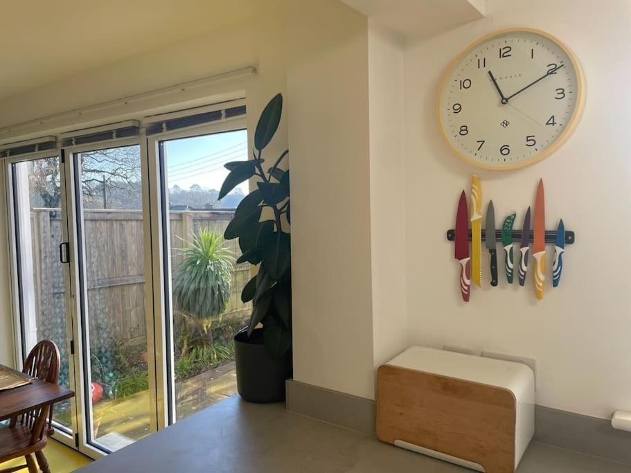 Stunning, Modern And Spacious House - トルーロー エクステリア 写真