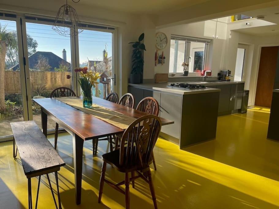 Stunning, Modern And Spacious House - トルーロー エクステリア 写真