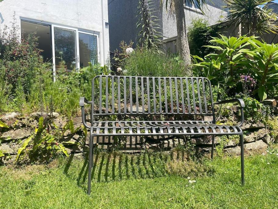 Stunning, Modern And Spacious House - トルーロー エクステリア 写真
